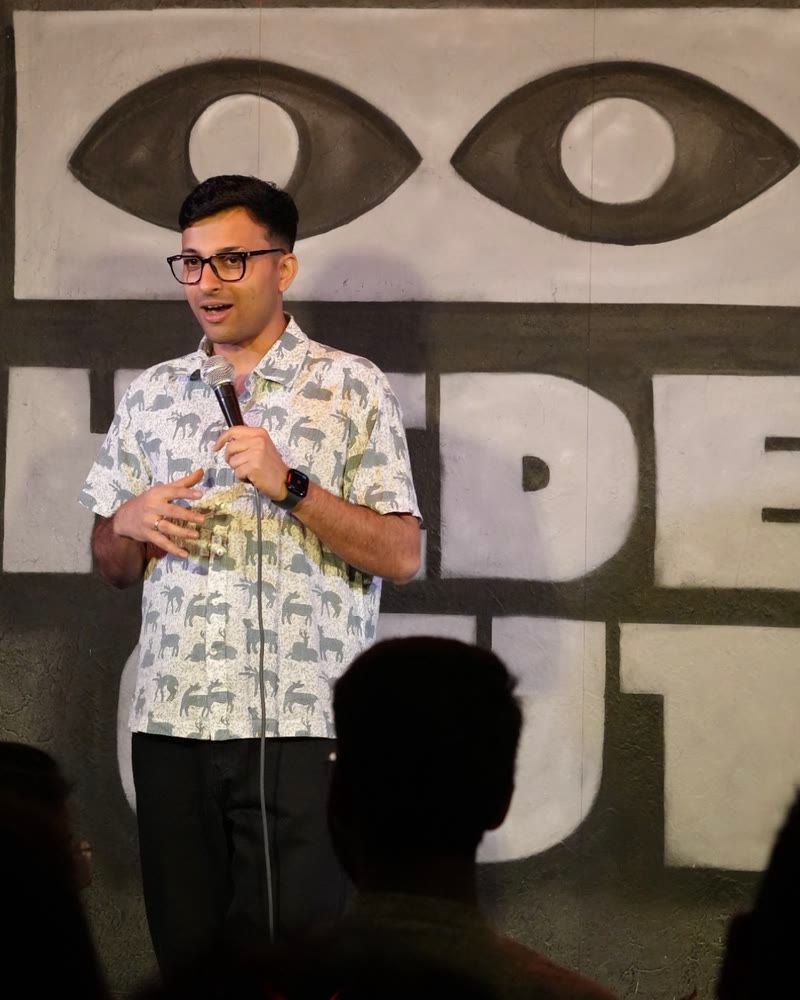 Aashish Solanki performing at Hideout Comedy Club