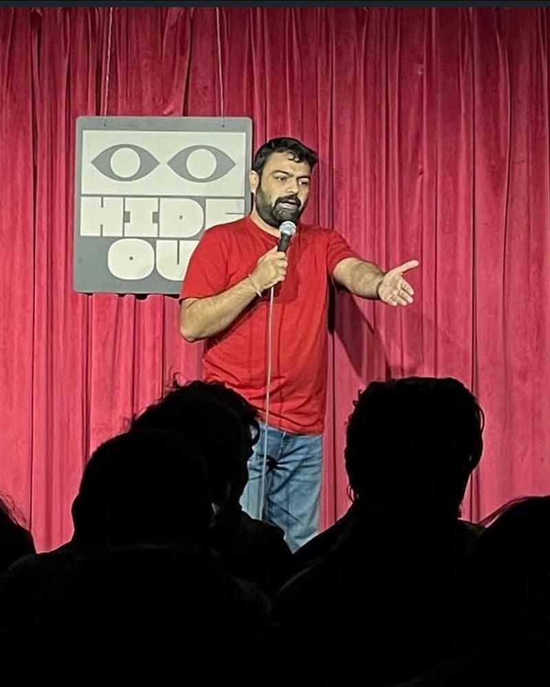 Manik Mahna performing at Hideout Comedy Club
