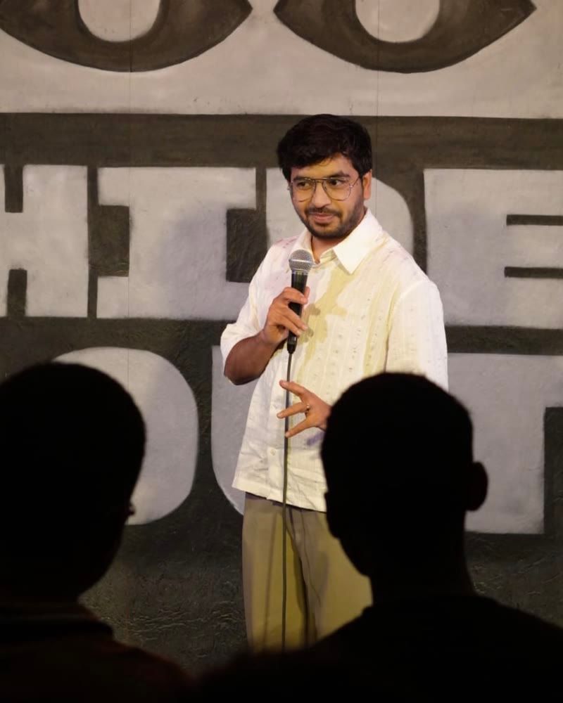 Vivek Samtani performing at Hideout Comedy Club